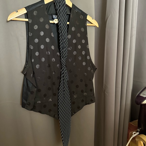 Vest and tie - Picture 4 of 4